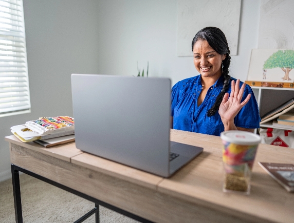 Teacher waiving to virtual class